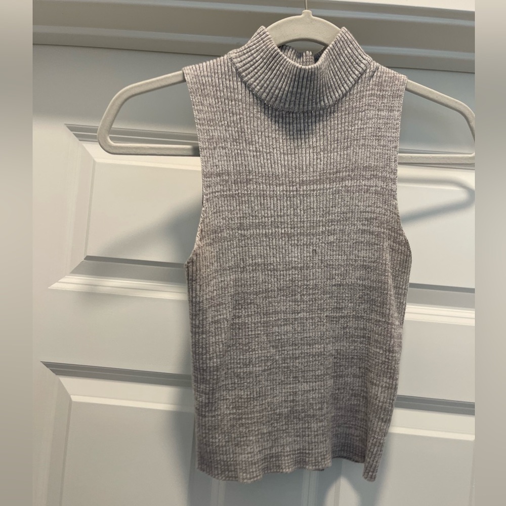 Grey cropped turtleneck